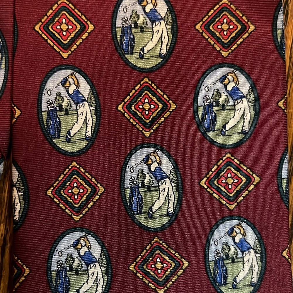 Vintage 417 Van Heusen Silk Golf Tie (MADE IN USA)